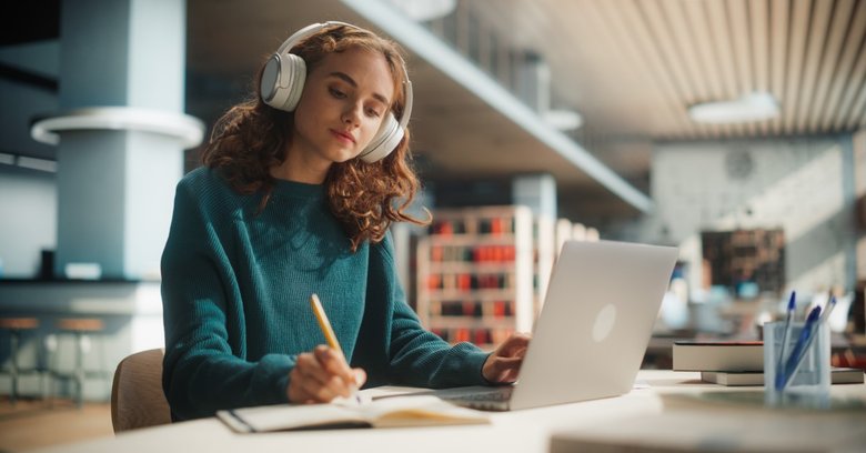 Najlepszy laptop na studia – ranking laptopów dla studenta 2025