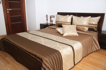 Narzuta na łóżko pikowana Mariall NM27-S, 240x240 cm - Mariall Design