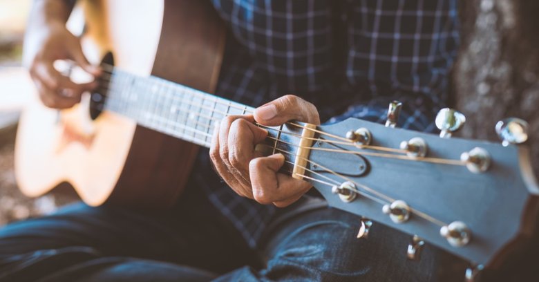Nauka gry na gitarze: jak samodzielnie nauczyć się grać?