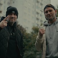 Nawet jeśli cały świat Ostry Bezimienni, Peja