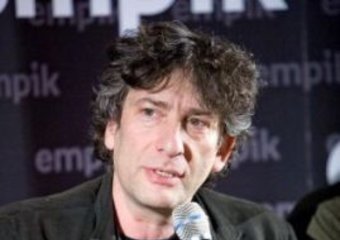 Neil Gaiman w salonie Junior- wideorelacja