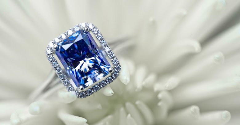 Niebieskie kamienie szlachetne i półszlachetne w biżuterii