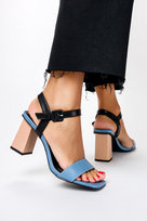 Niebieskie sandały na słupku Casu ER22X23-BL-40