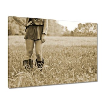 Obraz Dziewczyna na łące Sephia, 70x50cm - ZeSmakiem
