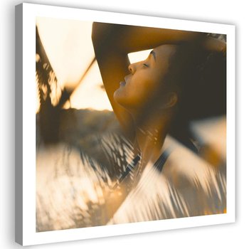 Obraz na płótnie FEEBY, Kobieta na Plaży 80x80 - Caro