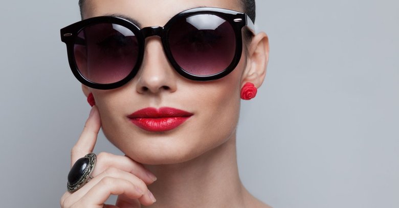 Okulary muchy – model okularów przeciwsłonecznych dla fanek oversize
