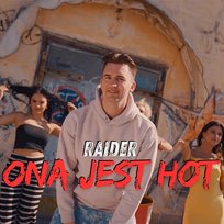 Ona Jest Hot Raider
