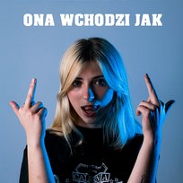 Ona Wchodzi Jak Konstanty Drążek