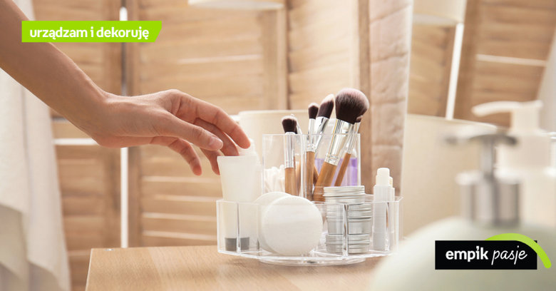 Organizer na kosmetyki – sposób na przechowywanie kosmetyków w małej łazience
