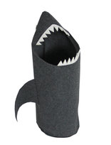 Organizer na ubrania lub zabawki dla dzieci „Rekin” 75×40 cm – filc ekologiczny, antyalergiczny, antracyt,  polska produkcja – ARCO Design