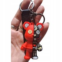 Oryginalny Brelok Miś 3D w czerwono-czarnej stylistyce