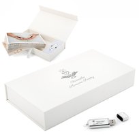 Pamiątka Pierwszej Komunii Album na zdjęcia + Skórzany pendrive 4 GB USB 2.0 w pudełku + grawer z okazji I KOMUNIA ŚWIĘTA MemoRabbit