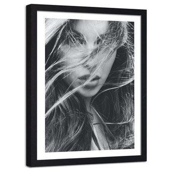 Plakat dekoracyjny w ramie czarnej FEEBY Twarz kobiety zasłonięta włosami, 60x80 cm - Feeby