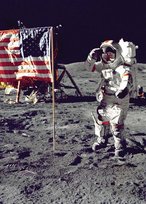 Plakat Neil Armstrong na Księżycu plakaty na ścianę do salonu 50x70 cm Nice Wall