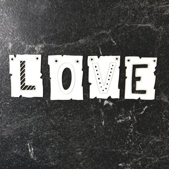 Plakietki z literkami LOVE - Miszmasz Papierowy