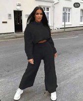 Pluszowy dres z szerokimi nogawkami - czarny