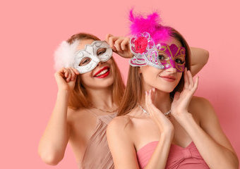 Pomysły na strój karnawałowy dla dorosłych. W co się ubrać, jak się przebrać na imprezę?