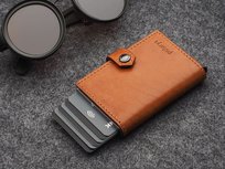 Portfel Easy Wallet For Airtag Wykonany Z Garbowanej Skóry Nomad Koniak Pularys