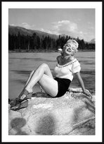 Poster Story, Nowoczesny Plakat, Dekoracja Ścienna, Nowoczesny Obraz, Plakat Skandynawski - Marilyn Monroe w Górach, wymiary 70 x 100 cm
