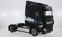 Premium Classixxs Daf Xf Space Cab Metallic Red 2018 1:18