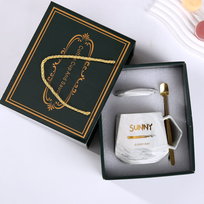 Prezent na dzień chlopaka Kubek z Pokrywką i Złotą Łyżeczką 