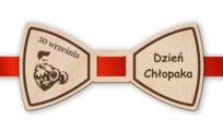 Prezent na DZIEŃ CHŁOPAKA MUSZKA DREWNIANA śmieszny upominek dla chłopaka mężczyzny faceta kolegi z pracy szkoły klasy od koleżanek dziewczyn Prezenciq
