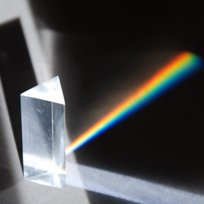 Proste eksperymenty dla dzieci - Budżetowy pryzmat do eksperymentów - zestaw DIY