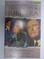 Przed sklepem jubilera 4Kids Entertainment