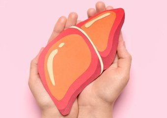 Przekrwione oczy a wątroba – czy przekrwione oczy mogą być oznaką chorej wątroby?