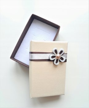 pudełko dekoracyjne kwiatek opakowanie prezent 8x5