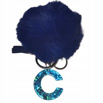 Puszysty breloczek z literą C - hit sezonu