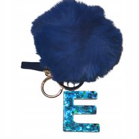 Puszysty breloczek z literą E - hit sezonu