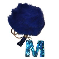 Puszysty breloczek z literą M - hit sezonu