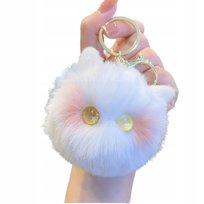 Puszysty Brelok Biały Kot z żółtymi Oczami