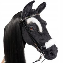 REALISTYCZNY HOBBY HORSE – KARY CZARNY Z ŁATKĄ NAD OKIEM KOŃ NA KIJU r. A3