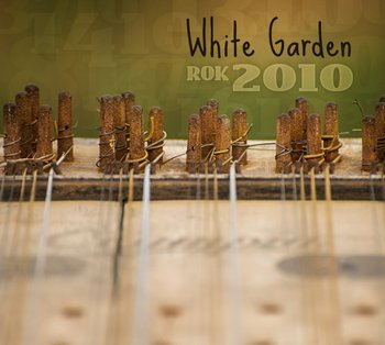 Rok 2010 - White Garden