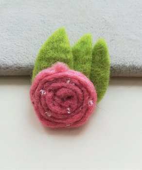 różowa broszka filcowa liść koraliki kwiat filc - ALEKORALE Elbląg