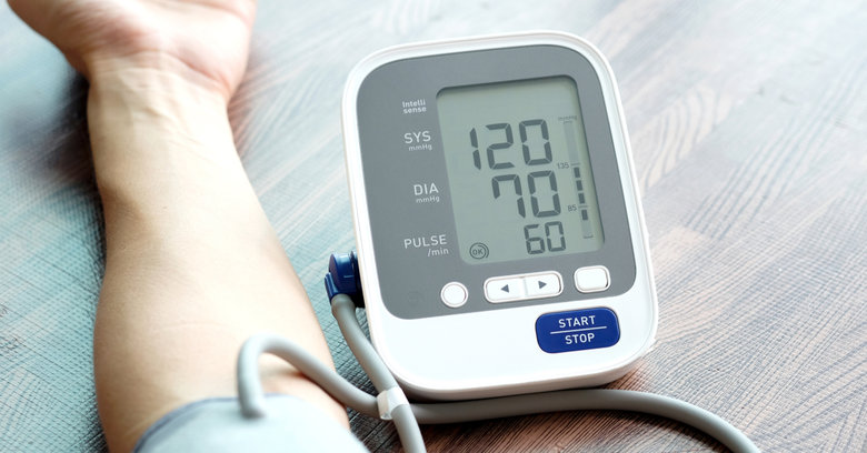 Samodzielny pomiar ciśnienia krwi – jak wybrać ciśnieniomierz?