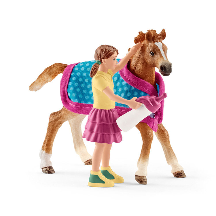 Schleich, figurka, Źrebię Z Kocem, 42361