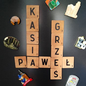 Scrabble - Drewniany Magnes, Ozdoba Na Ścianę, Na Prezent, 6 Cm - Inny producent