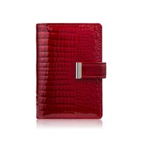 Skórzane etui na karty lakierowane czerwone croco SP-15-CRD Jennifer Jones
