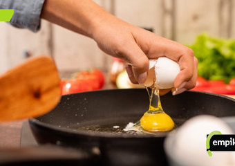 Specjalna patelnia do jajek sadzonych – czy warto ją kupić? Sprawdzamy