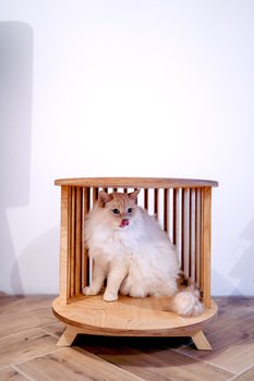 Stolik kawowy okrągły drewniany z lamelami / domek dla kota - Inny producent