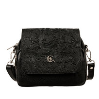 Stylowa listonoszka skórzana Canaletto z klapką z tłoczeniem – elegancja i funkcjonalność TD655s33t4