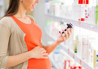 Suplementy diety dla kobiet w ciąży, karmiących i niemowląt – co stosować, a czego unikać?