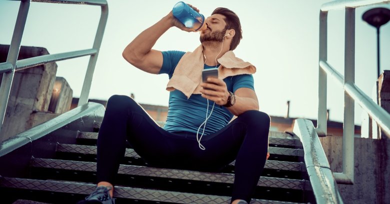 Suplementy dla sportowców – jak mądrze uzupełniać dietę przy wysiłku fizycznym?