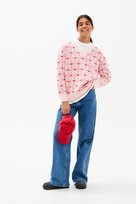 Sweter z serduszkami różowy