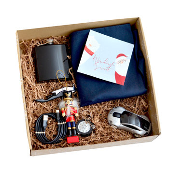 Świąteczny zestaw prezentowy – Torba na zakupy, Piersiówka, Myszka komputerowa, Kabel, Korkociąg, Brelok, Kartka - Nuevents