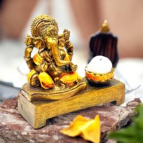 Świecznik Figurka Ganeshy z Żywicy Amulet Statuetka Ganesha Ganesh Preznet