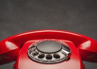 Telefon stacjonarny na kartę SIM – jak kupić najlepszy?